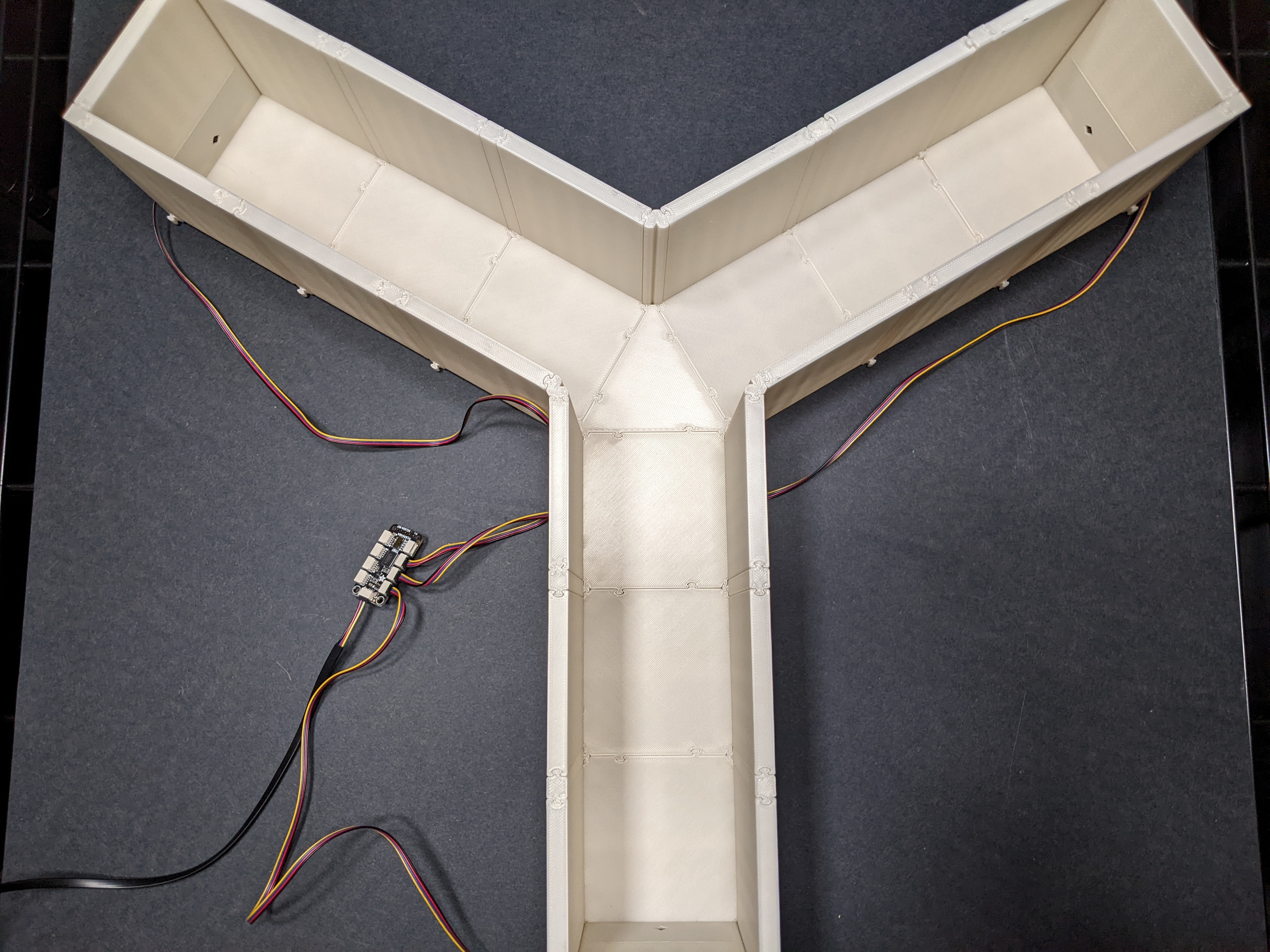 Assembled automated Y-maze photo 2